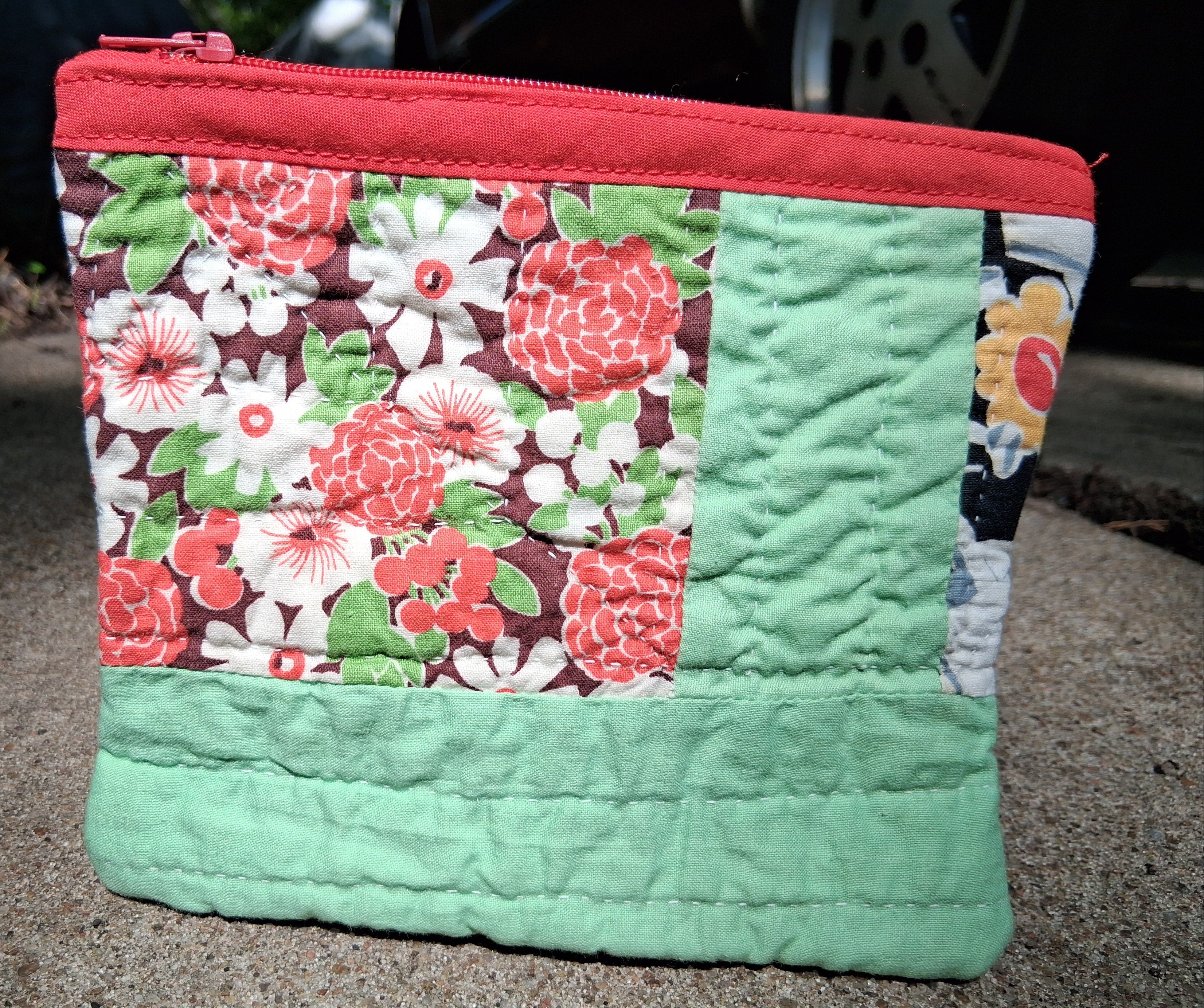Floral quilt zipper pouch