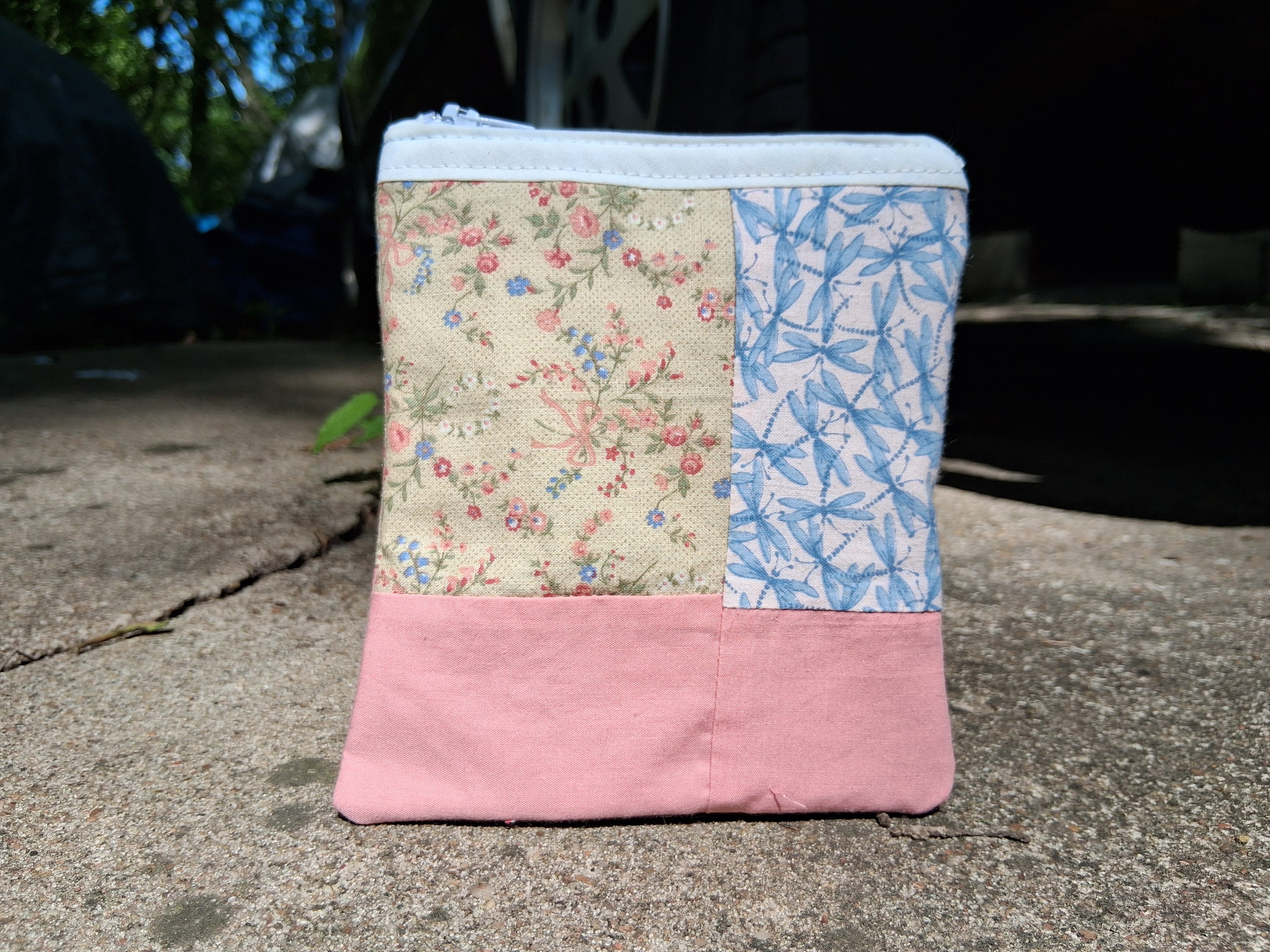 Lightweight quilted zipper pouch